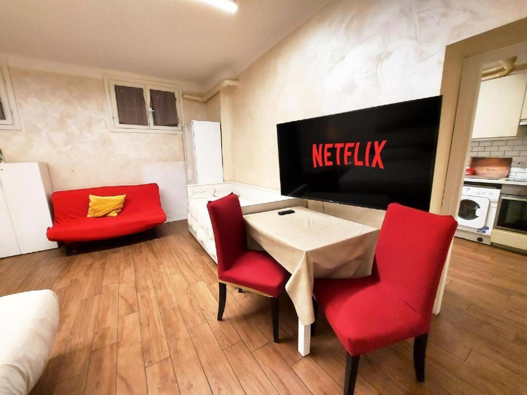 Apartamento Free Breakfast- Cozy Steps From The Colosseo