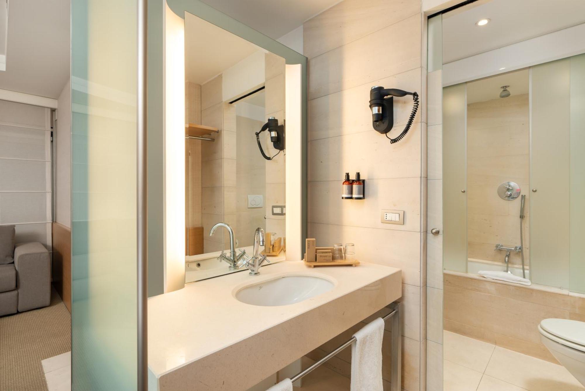 Precise House Mantegna Hotel 4*