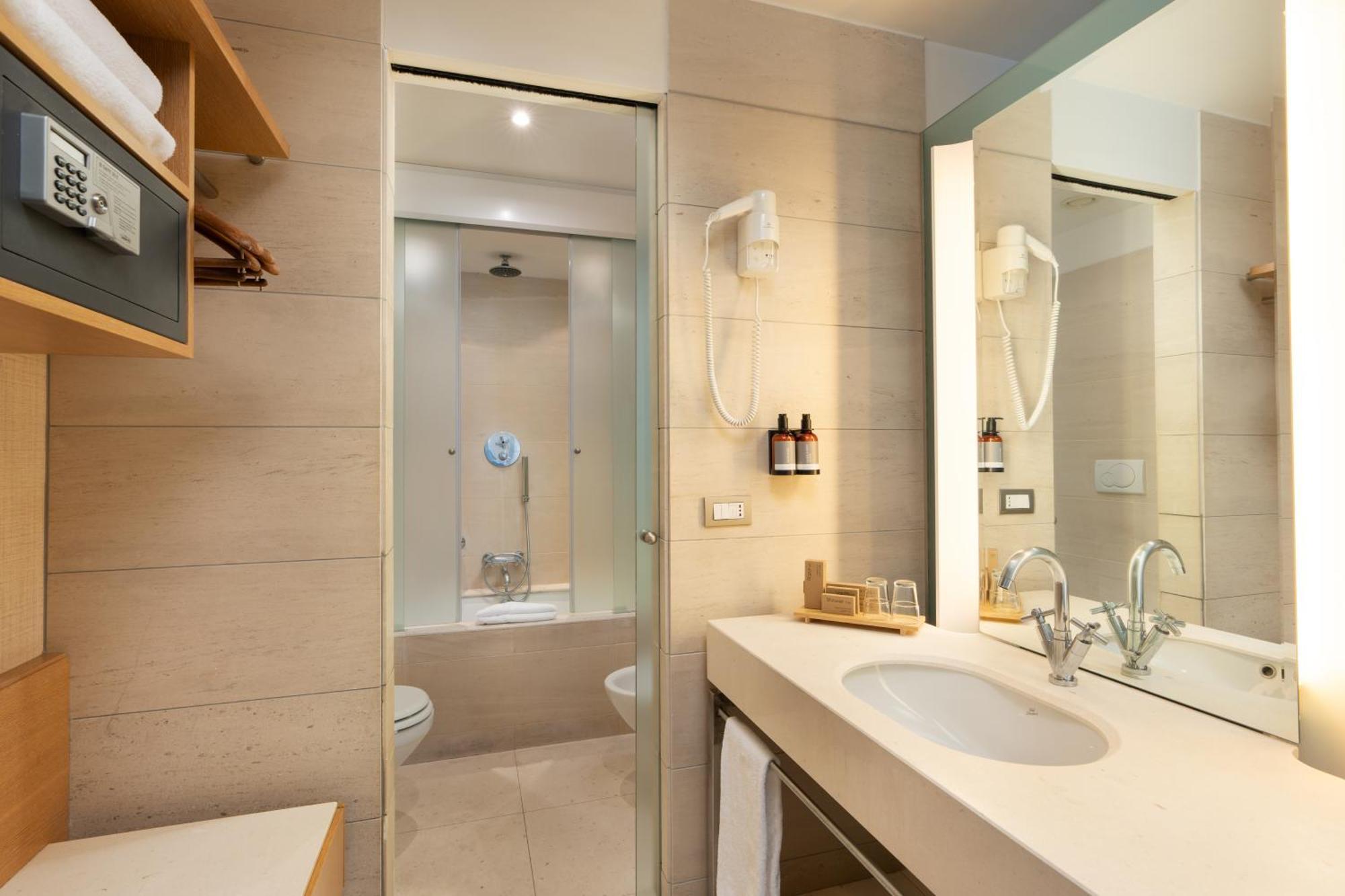 Hotel Precise House Mantegna 4*