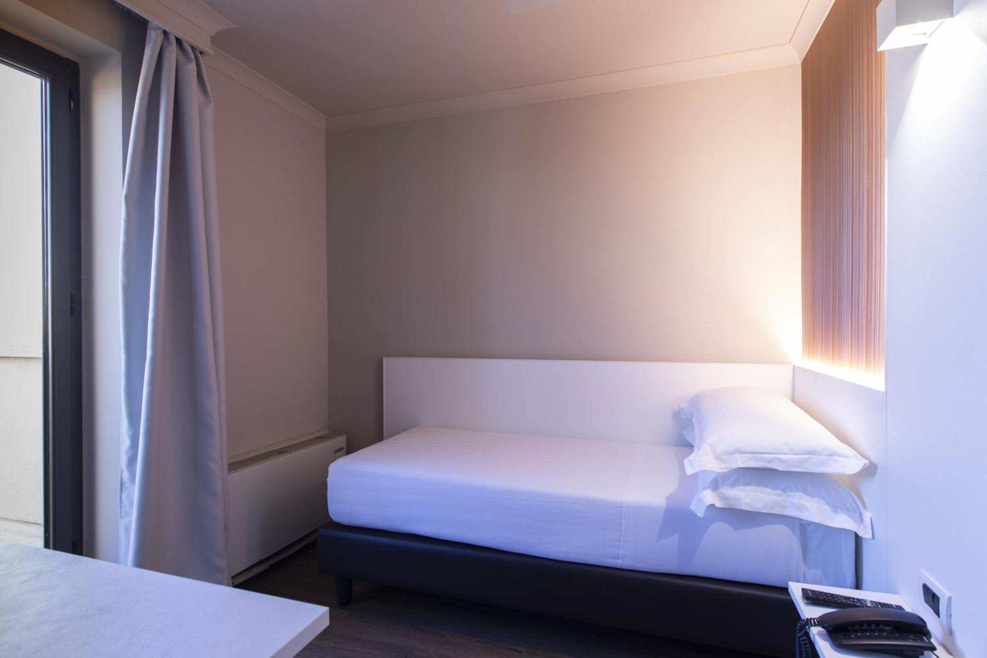 Smooth West Hotel 4*