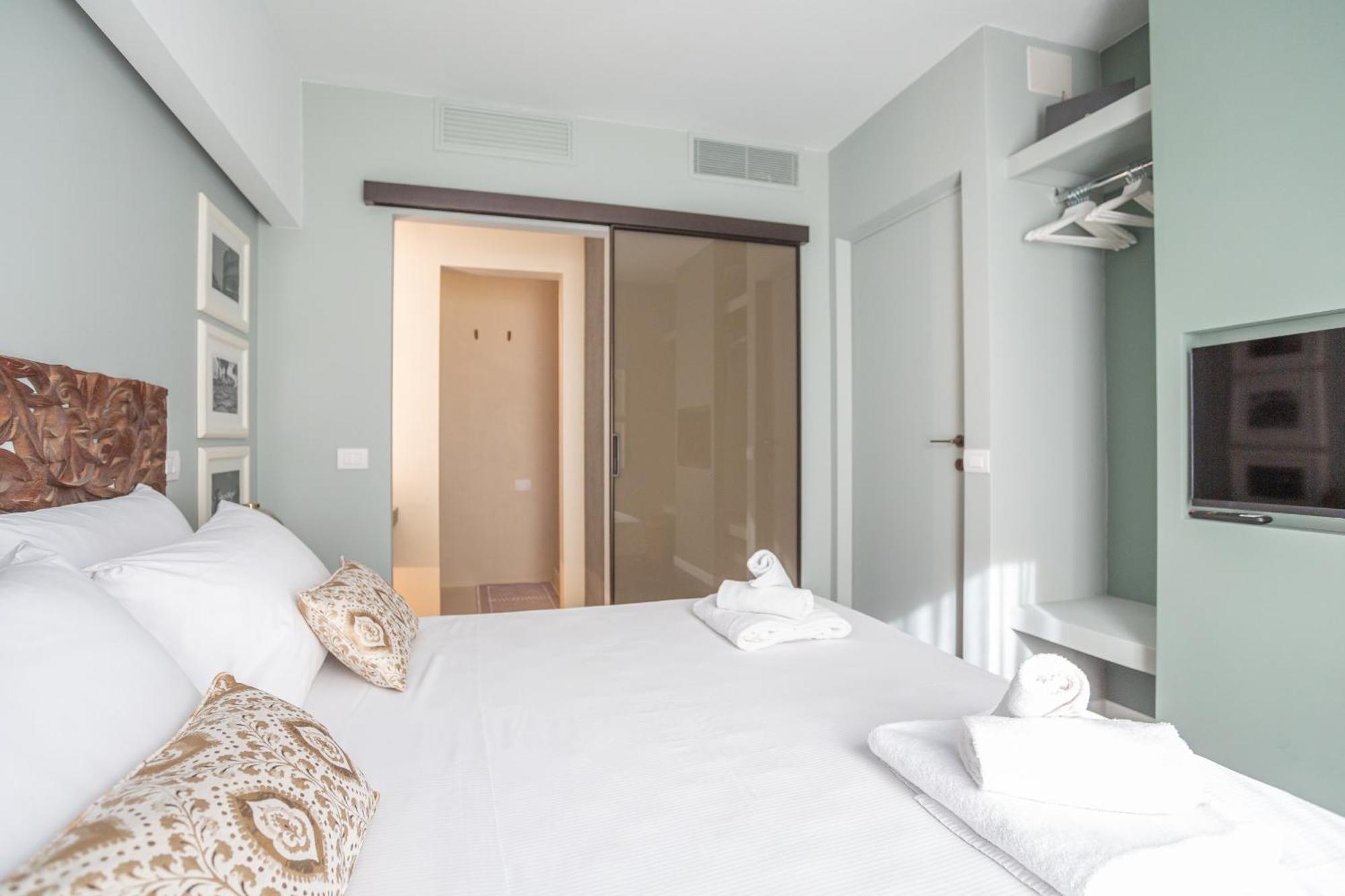 Chic Spanish Steps Retreat Appartamento *