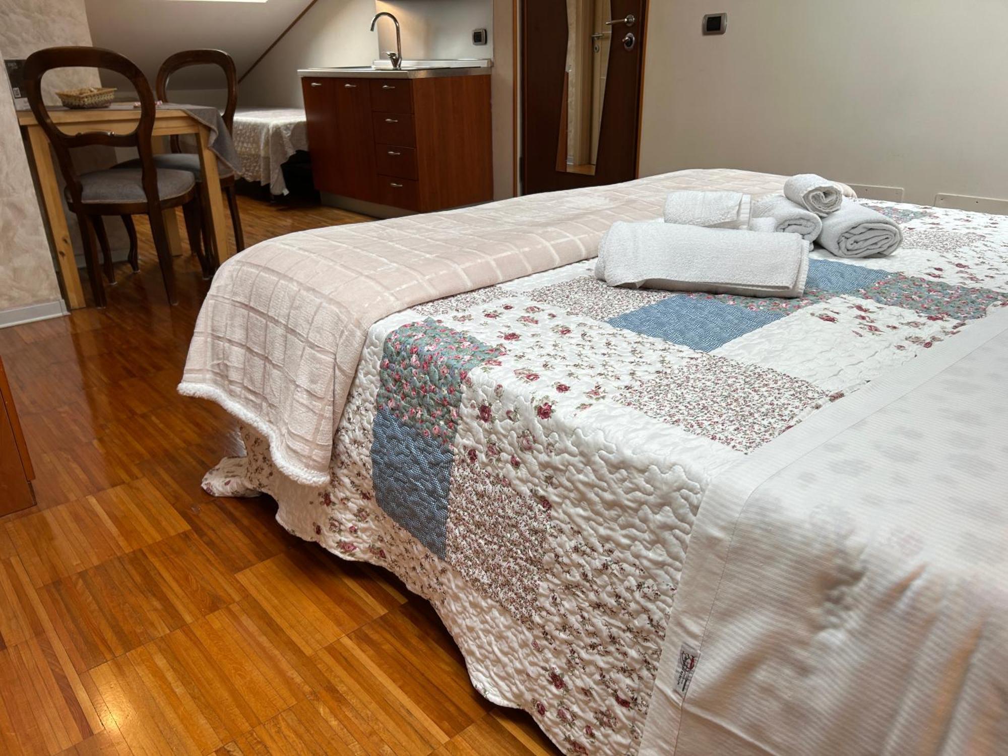 Aurelia Garden Gold Alojamento de Acomodação e Pequeno-almoço 2*
