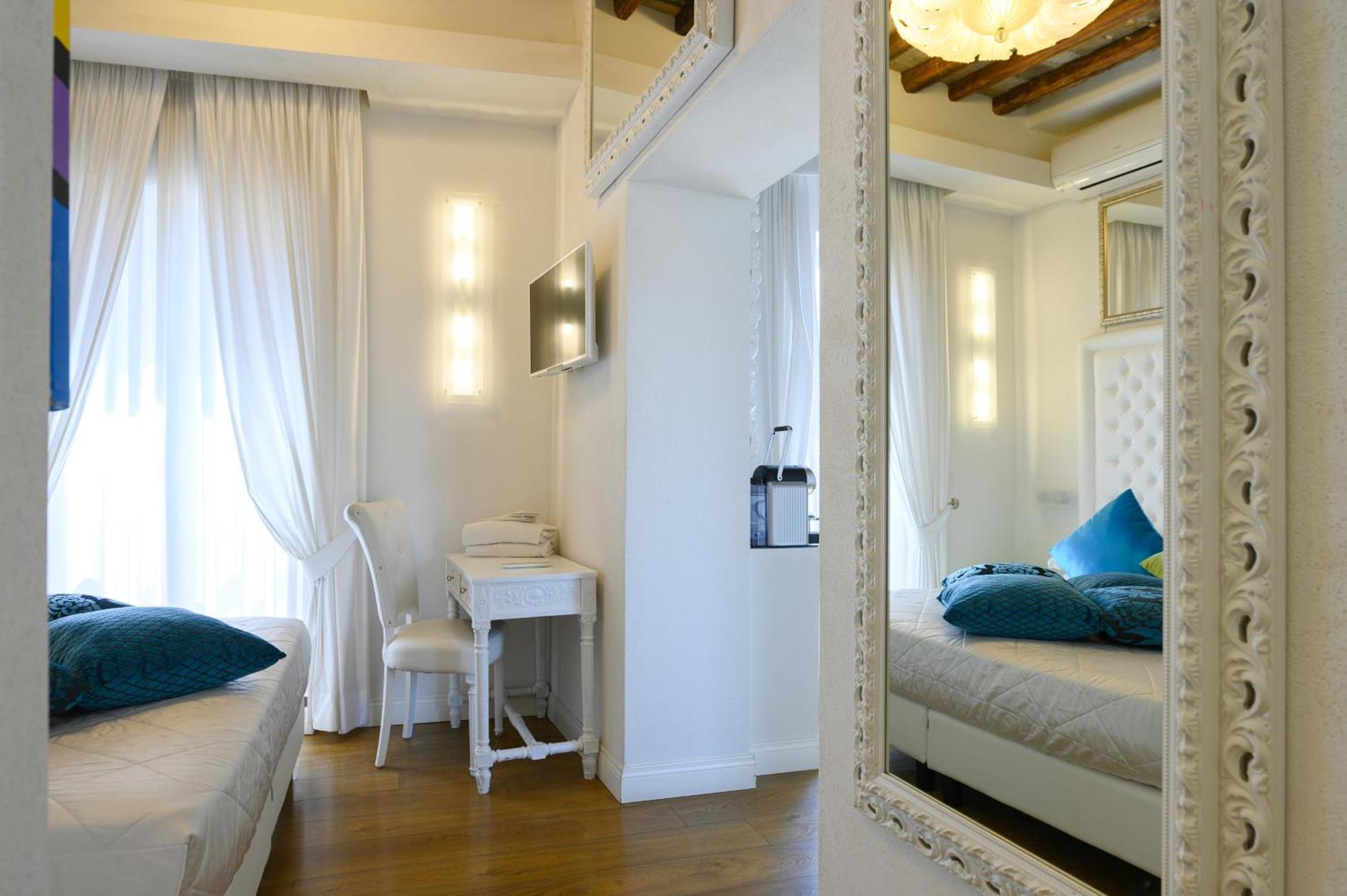 Domus Spagna Frattina Guest house Rome