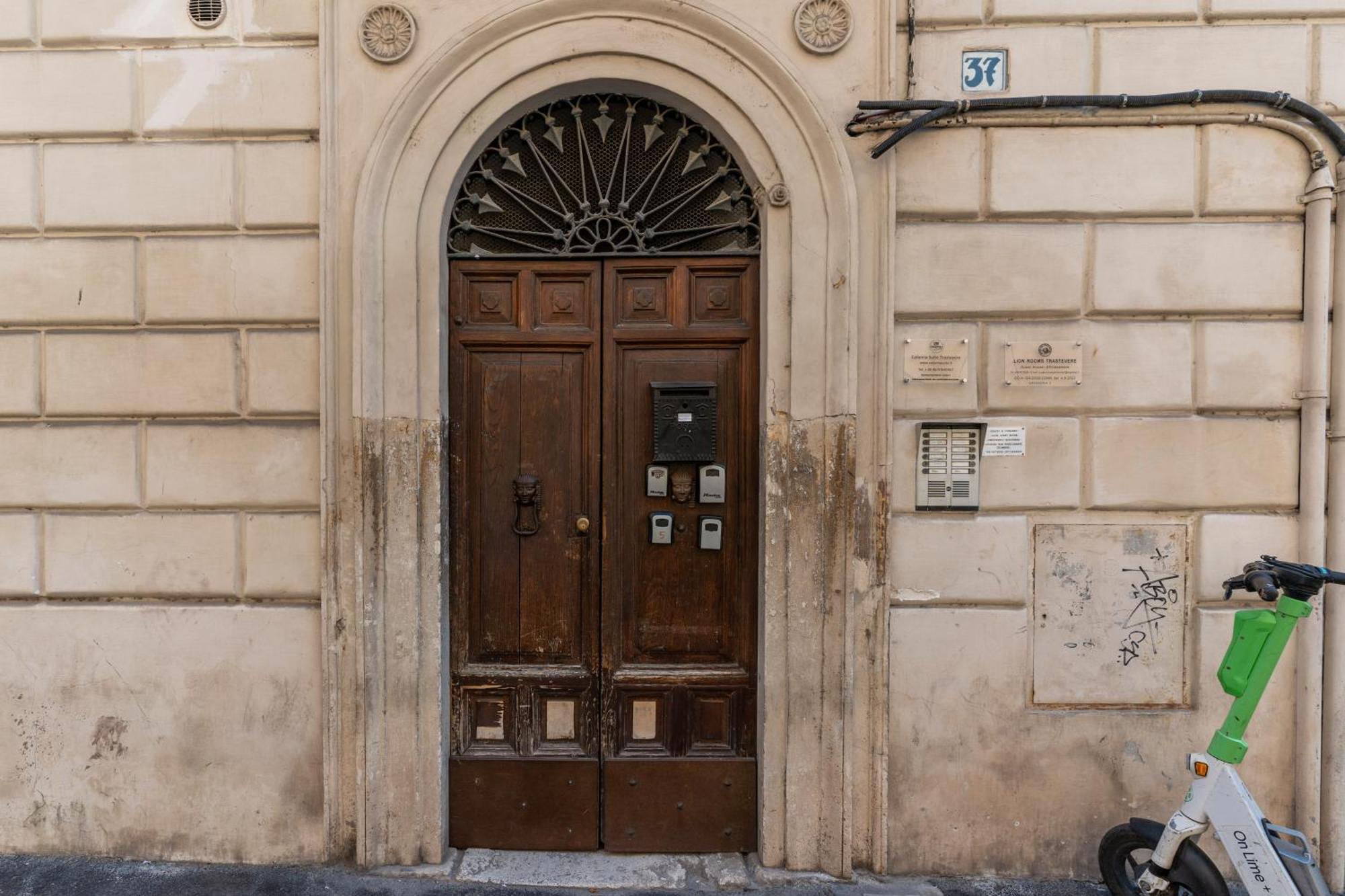 Colonna - Trastevere * Roma
