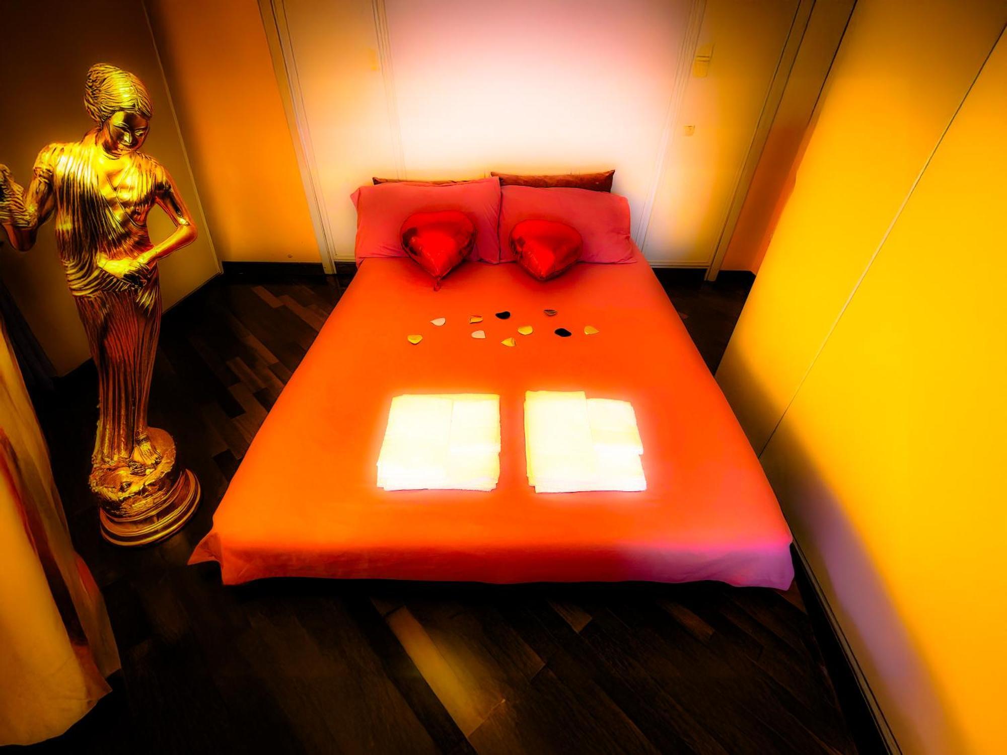 Laura Luxury In Central