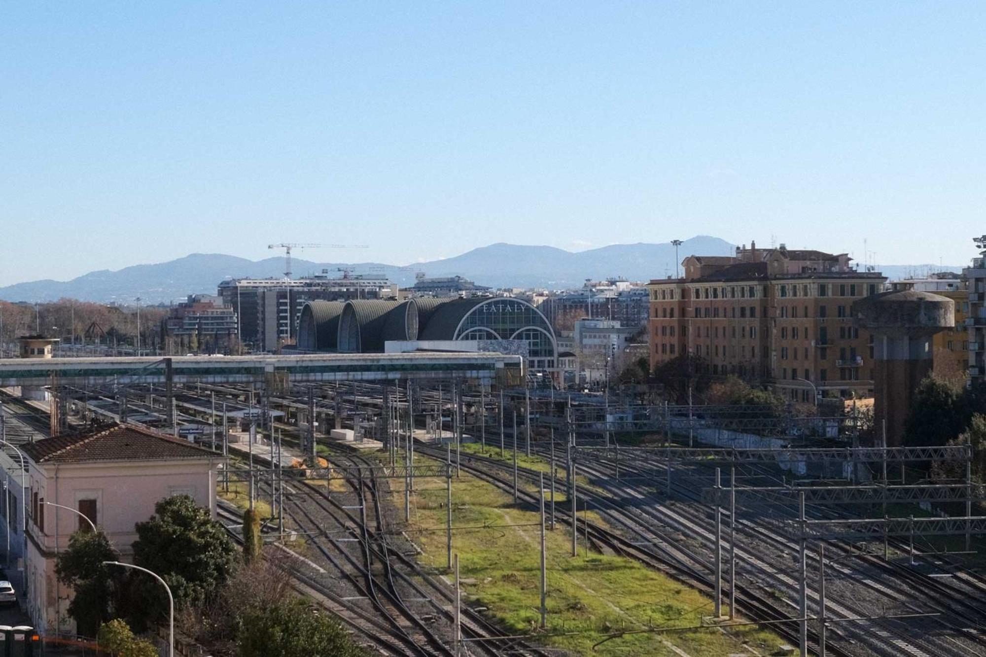 Piramide 2 Bedrooms & 2 Bathrooms Roma
