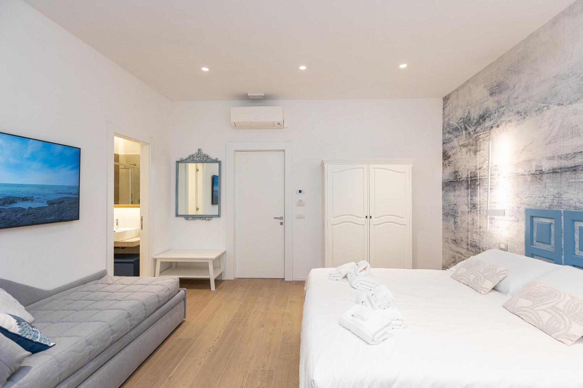 Ariosto's Luxury Rome