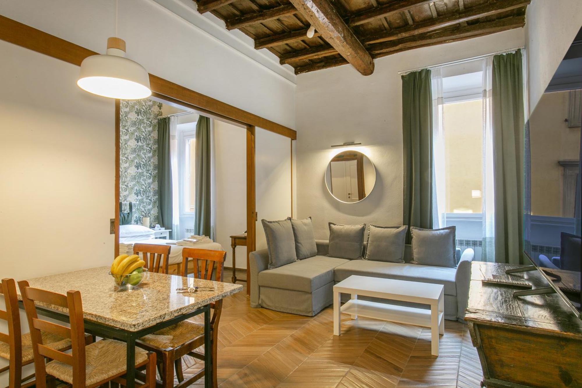 Trevi Little Palace #4 Apartment *