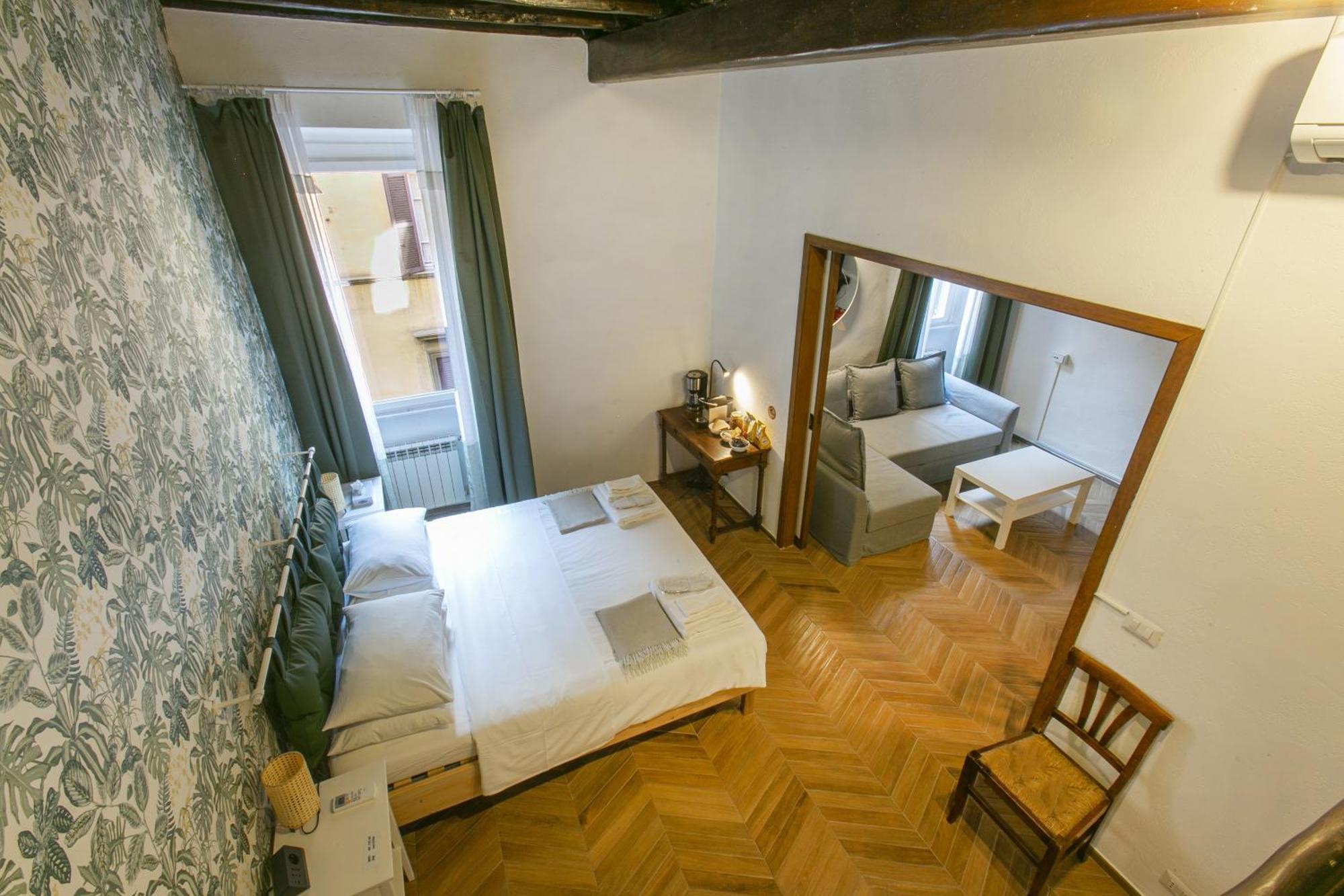 Apartment Trevi Little Palace #4 Rome