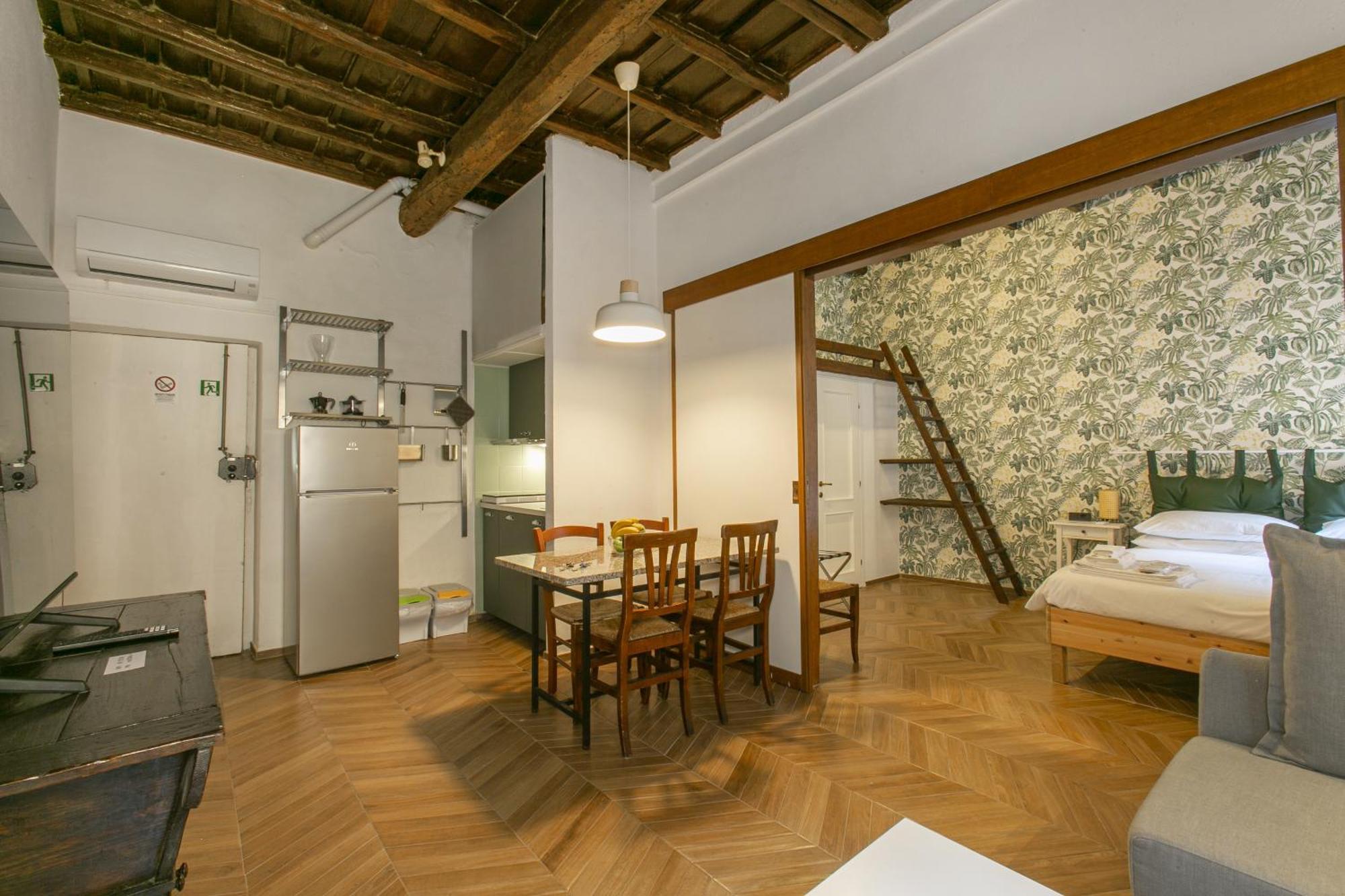 Trevi Little Palace #4 Apartment *