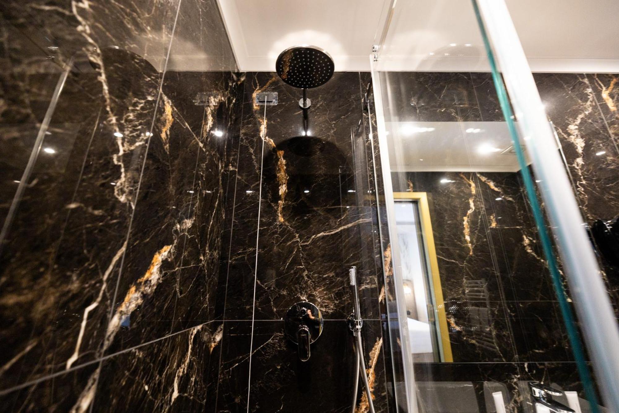 Alojamento de Acomodação e Pequeno-almoço Mavi Luxury *