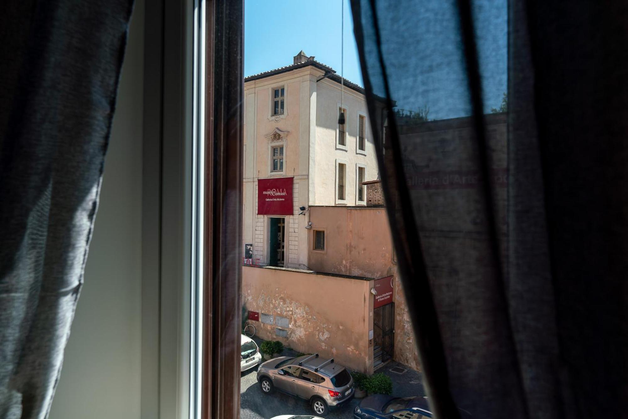 Casa Crispi 33 *