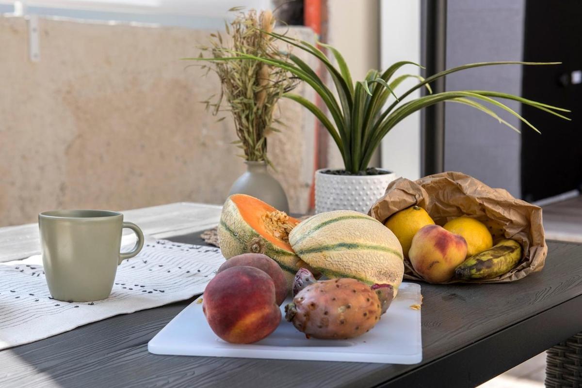Urban Oasis With Patio For 5 Guests - Reserved Parking - Termini * Roma