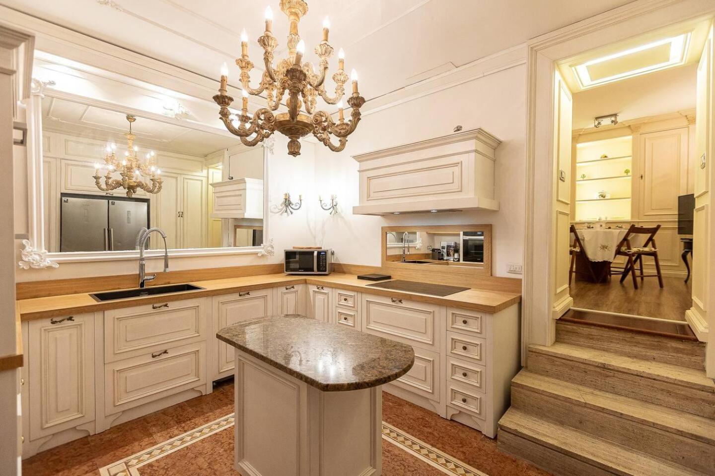 Luxury House With Private Garden Rome