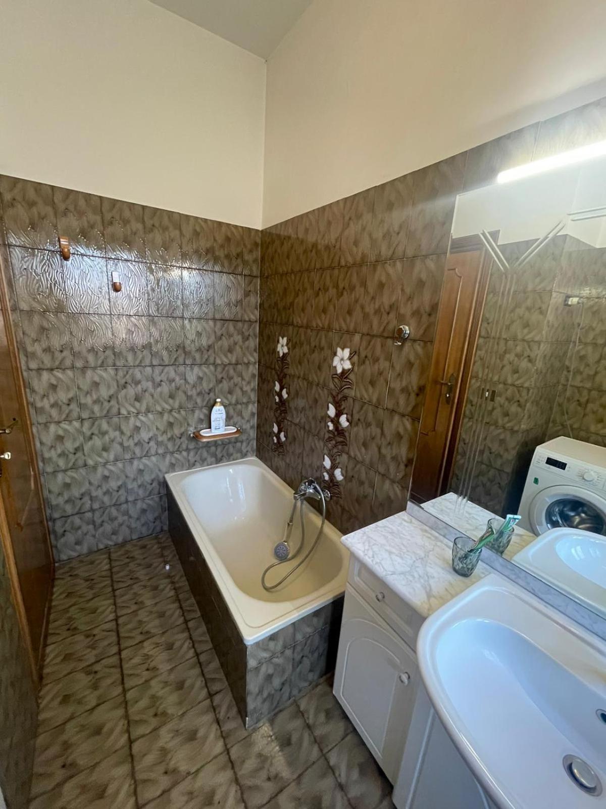 Eternal Apartment Rom