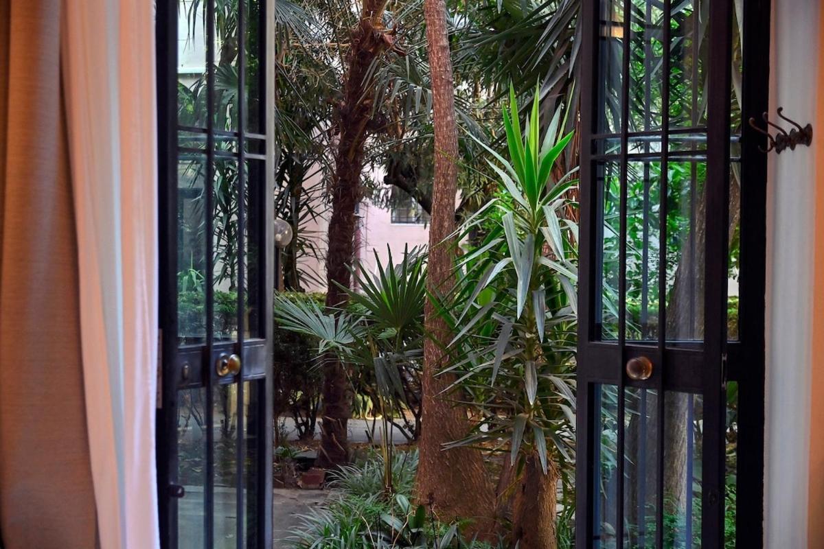 Romantic Silent Garden * Roma