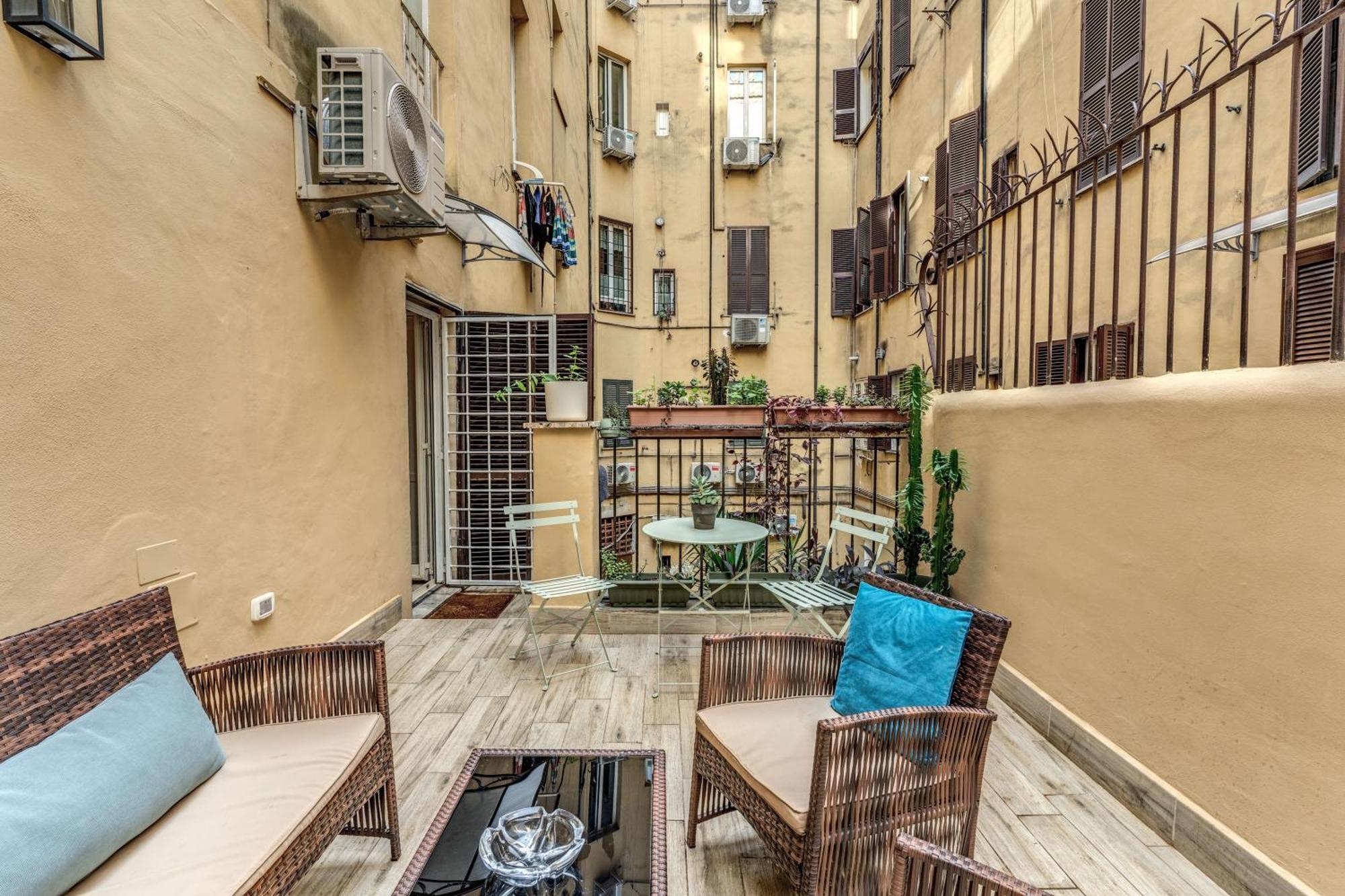 Kira Luxury With Terrace Apartment