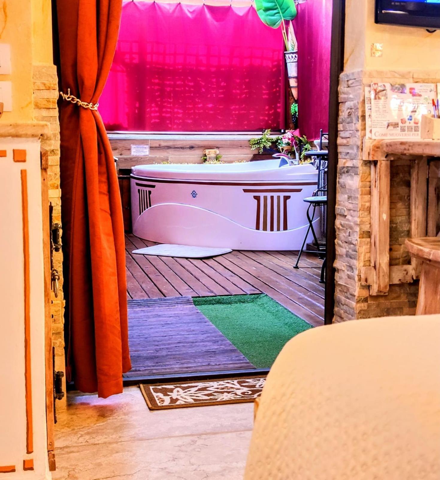 Appartamento Domus Corneliae - Romantico Attico & Jacuzzi - Metro A Cornelia