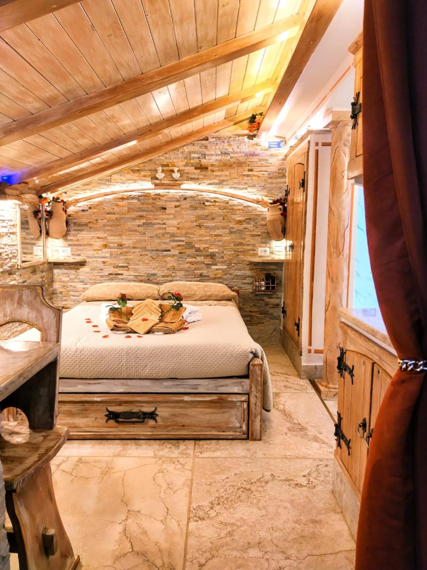 Domus Corneliae - Romantico Attico & Jacuzzi - Metro A Cornelia