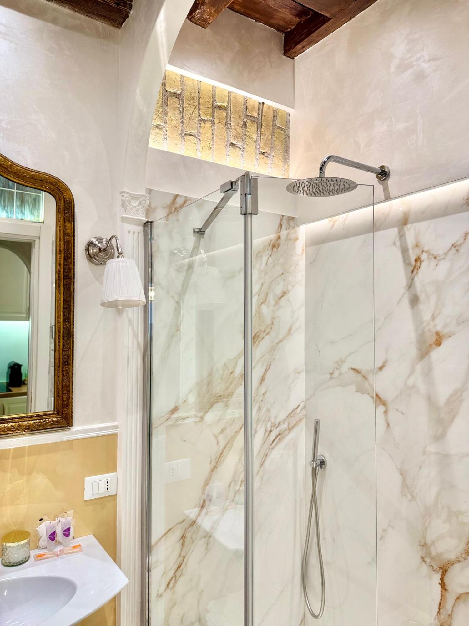 Apartment Frattina Elegance