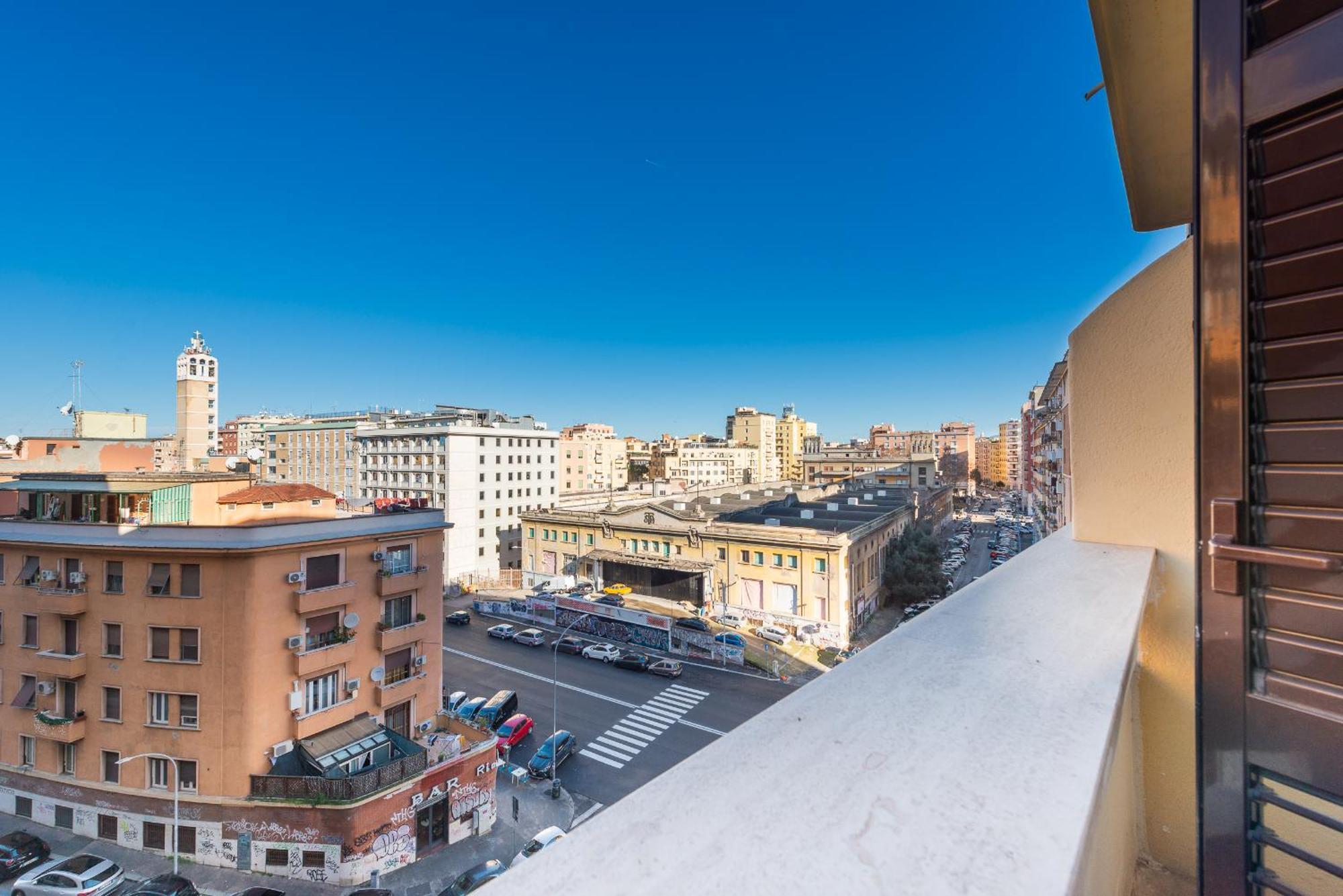 Appartamento In Tuscolana Train Station & Metro A