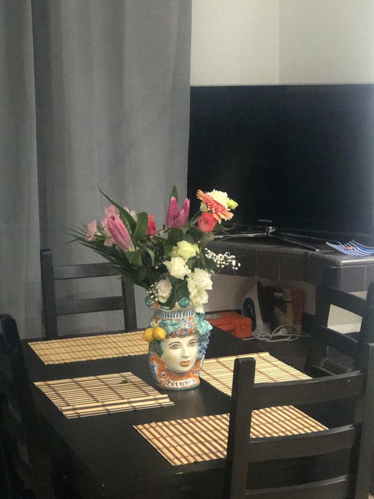 Jef Vaticano, Apartamento *