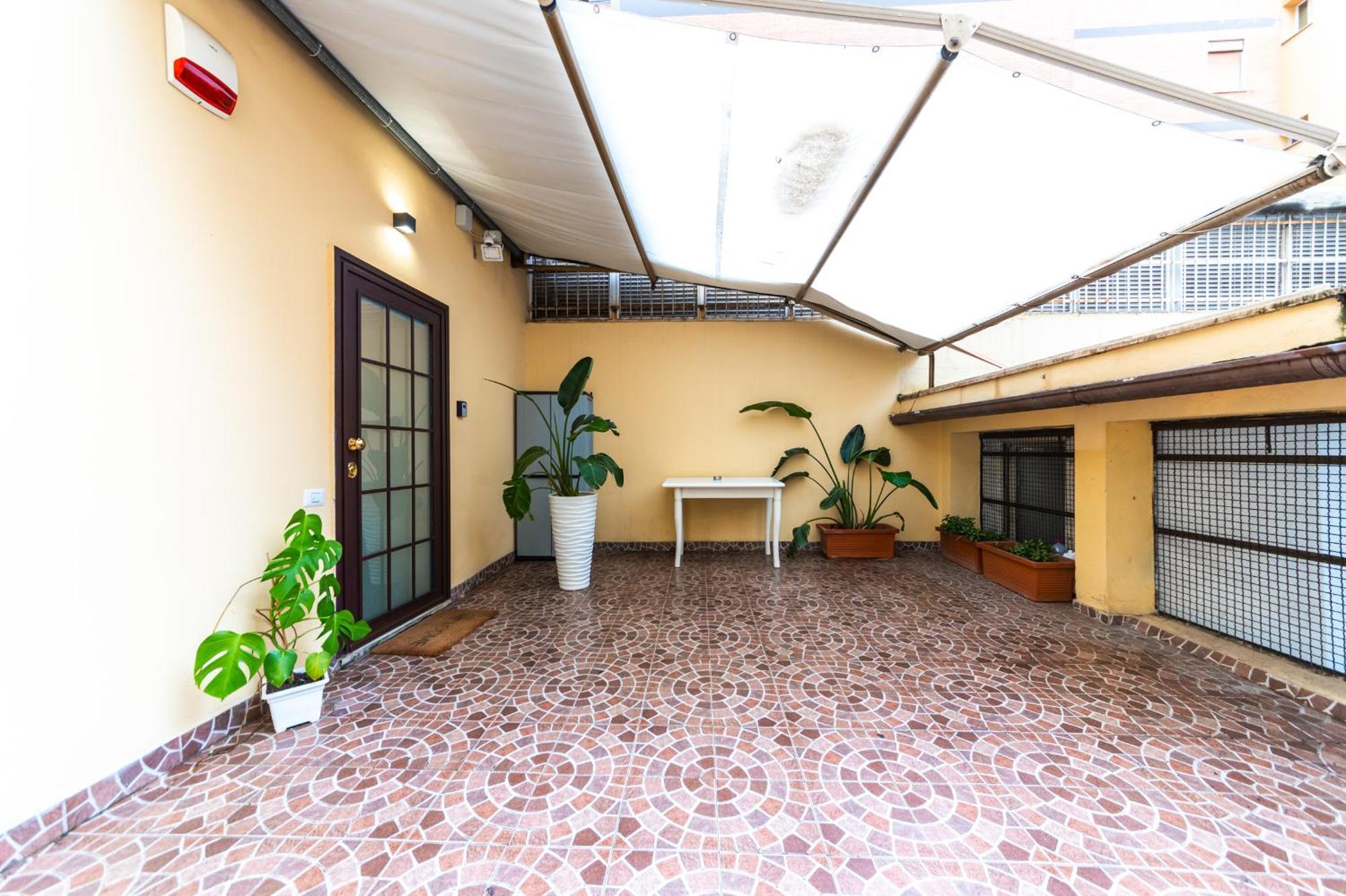 Apartment Metrofront-apartment Rom