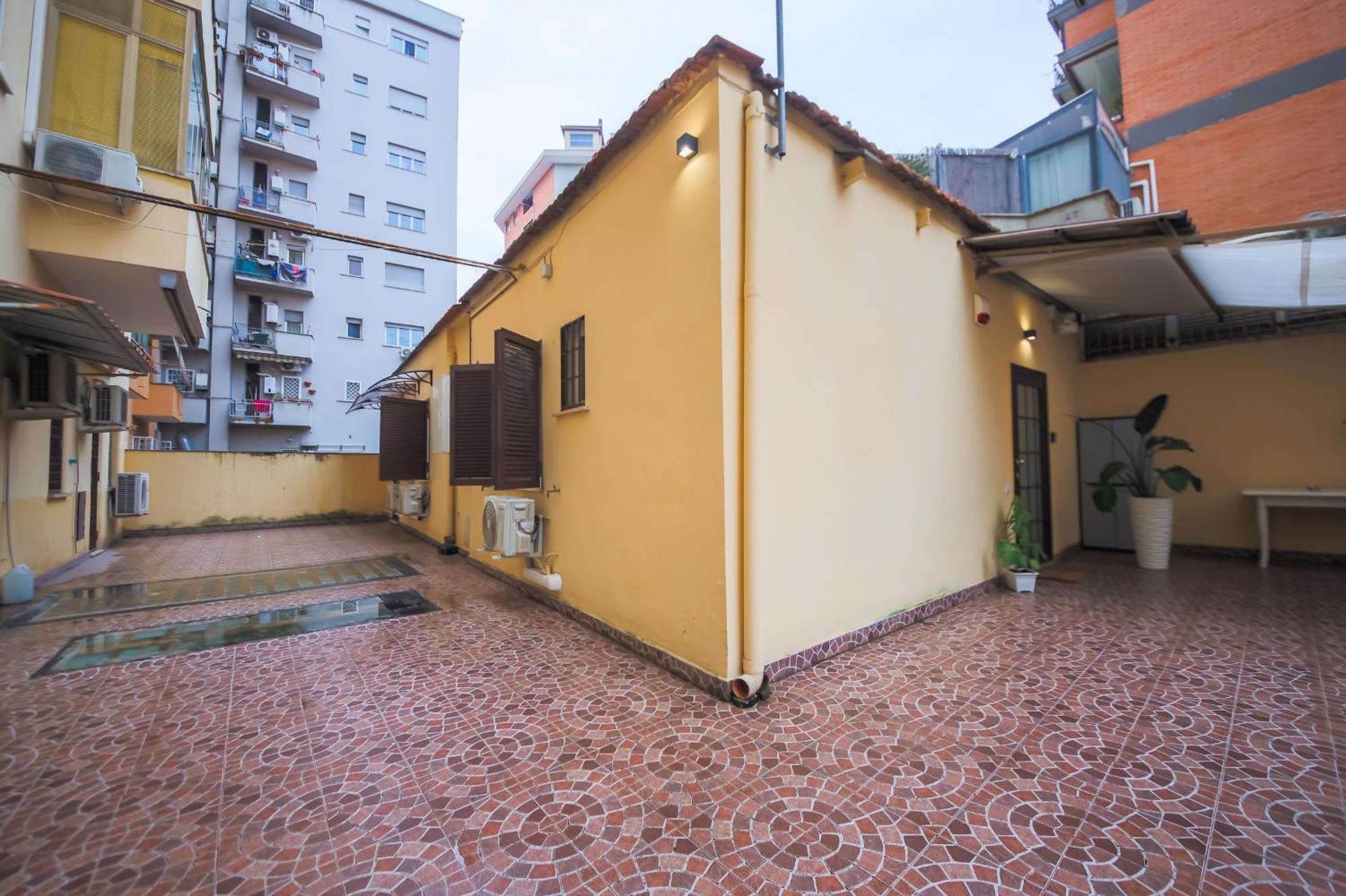 Metrofront-apartment * Rom