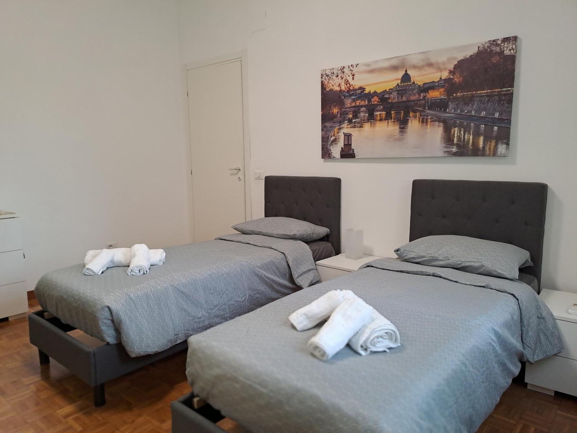 Mauri's - Casamauri - Adiacente Metro C Apartamento *