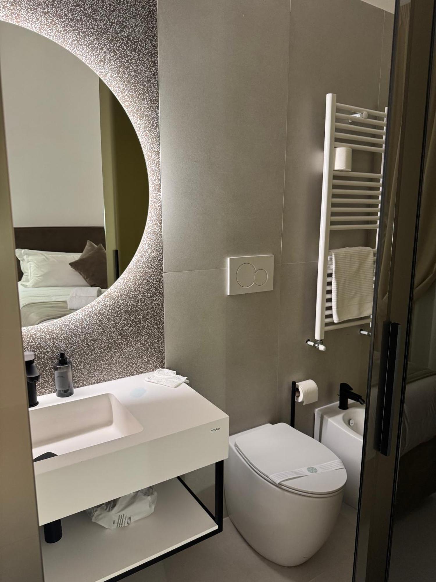 Cicerone's Luxury Rom