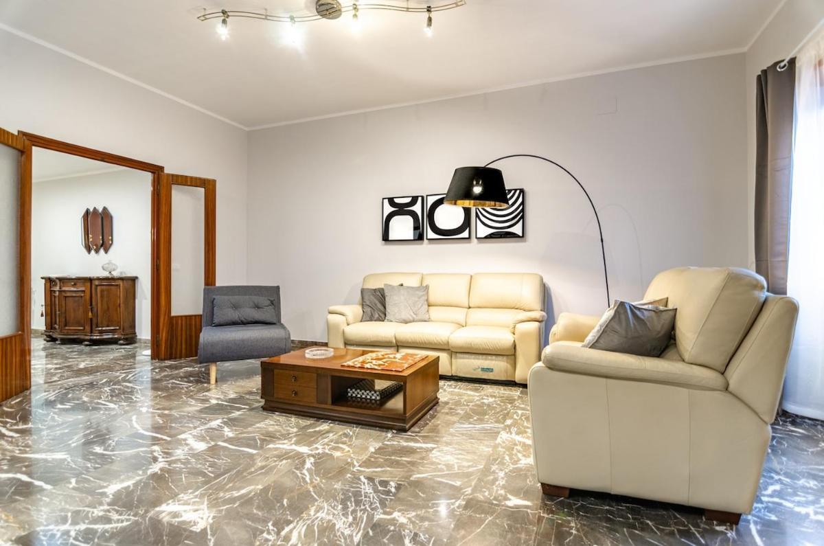 Elegant Retreat In Rome, Comfort & Style - Metro A Appartamento Roma
