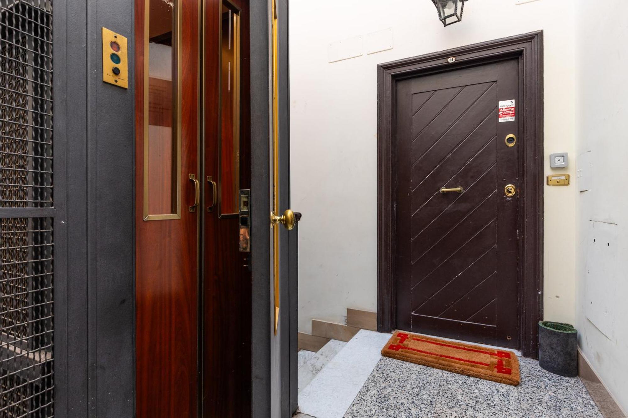 Attico Spazioso Ed Elegante A Santa Maria Maggiore Roma