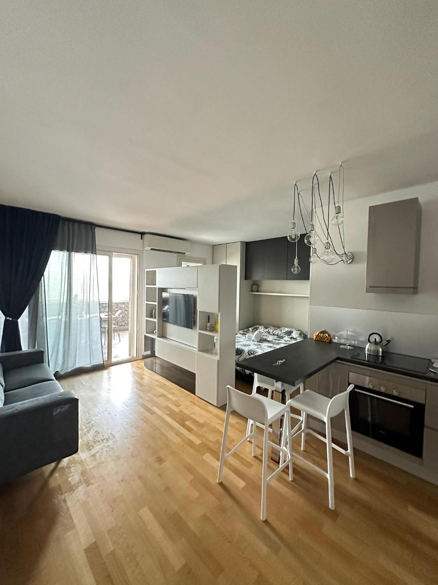 Modern Loft Private Apartment Rom