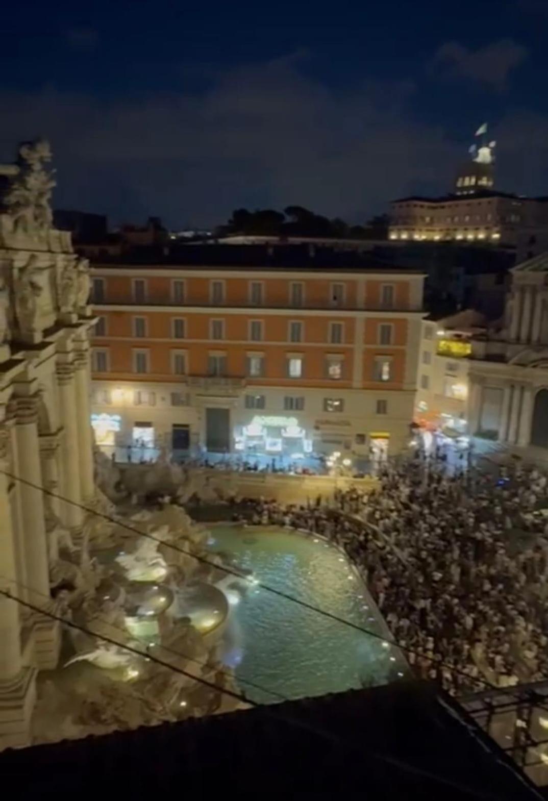 In Fontana Di Trevi * Roma