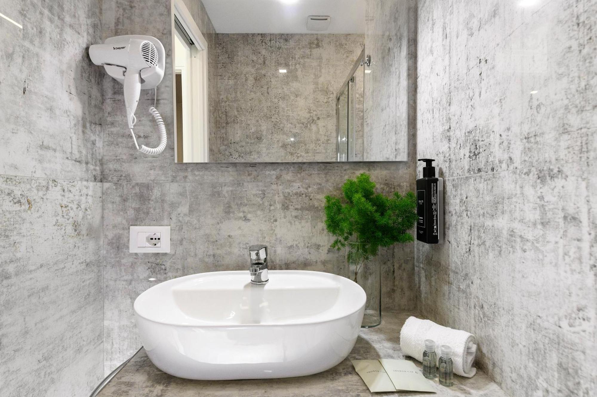Tolu Relais * Roma