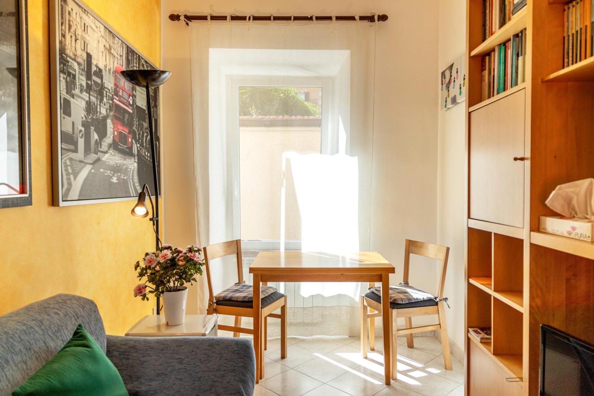Bright And Cozy In Heart Of Ponte Milvio Roma