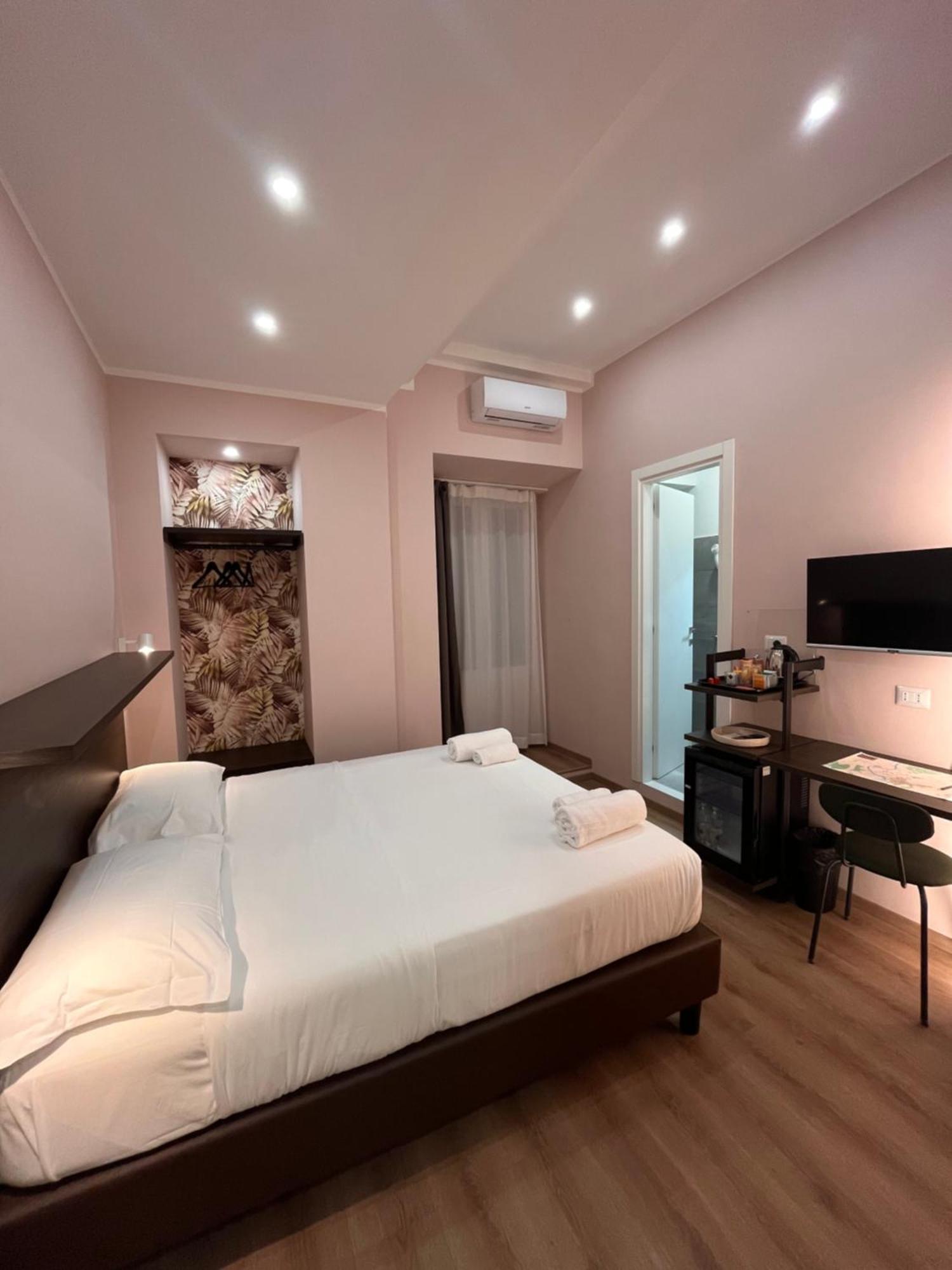 Colosseum Deluxe Guest house