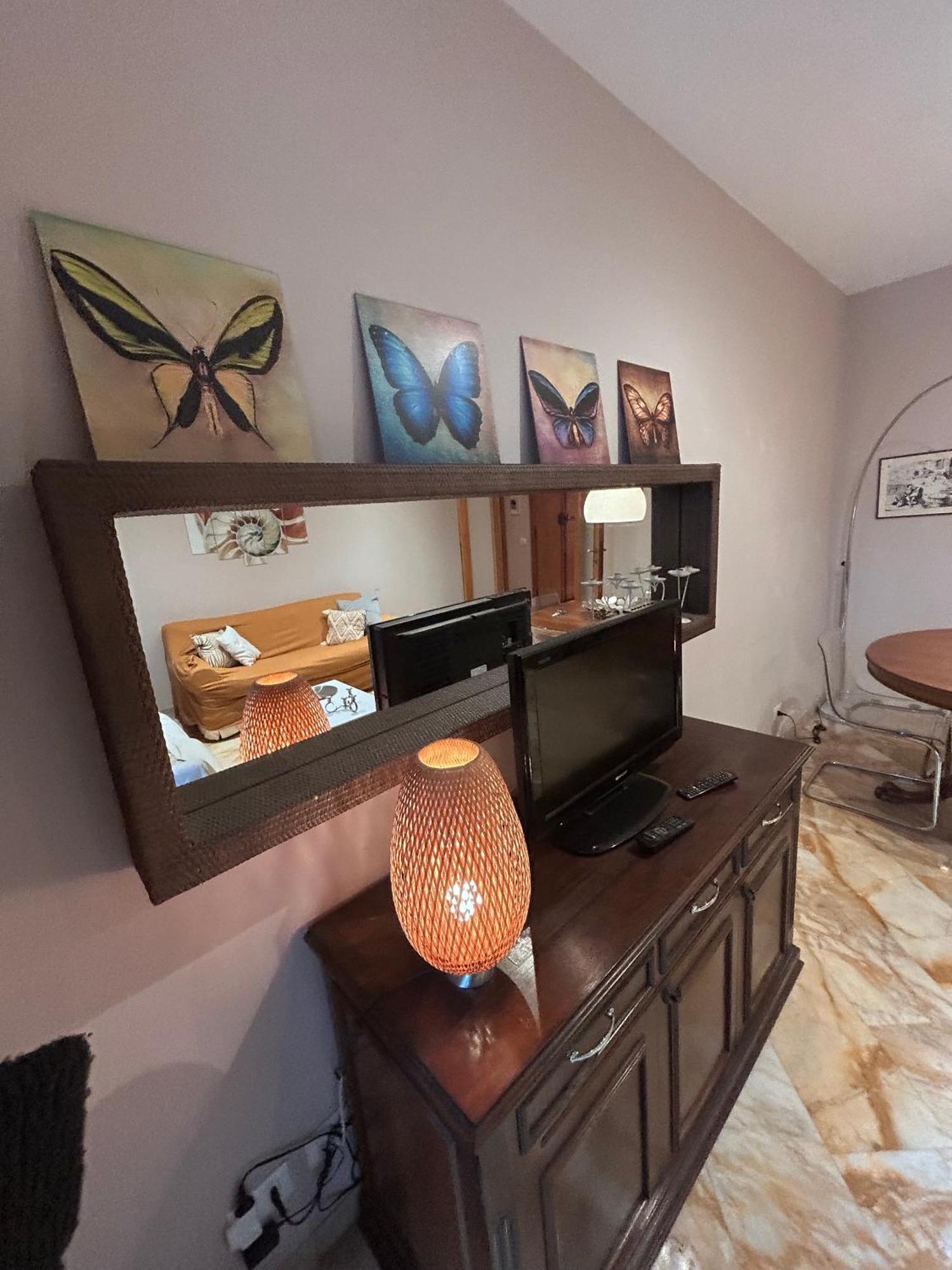 Realty Company Trevi Apartment *