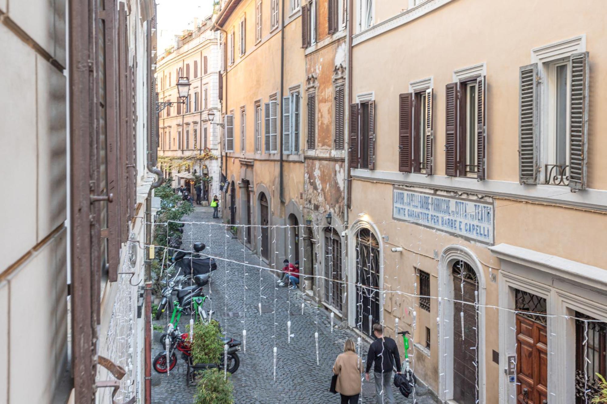 Giada - Charming At The Imperial Forums Roma