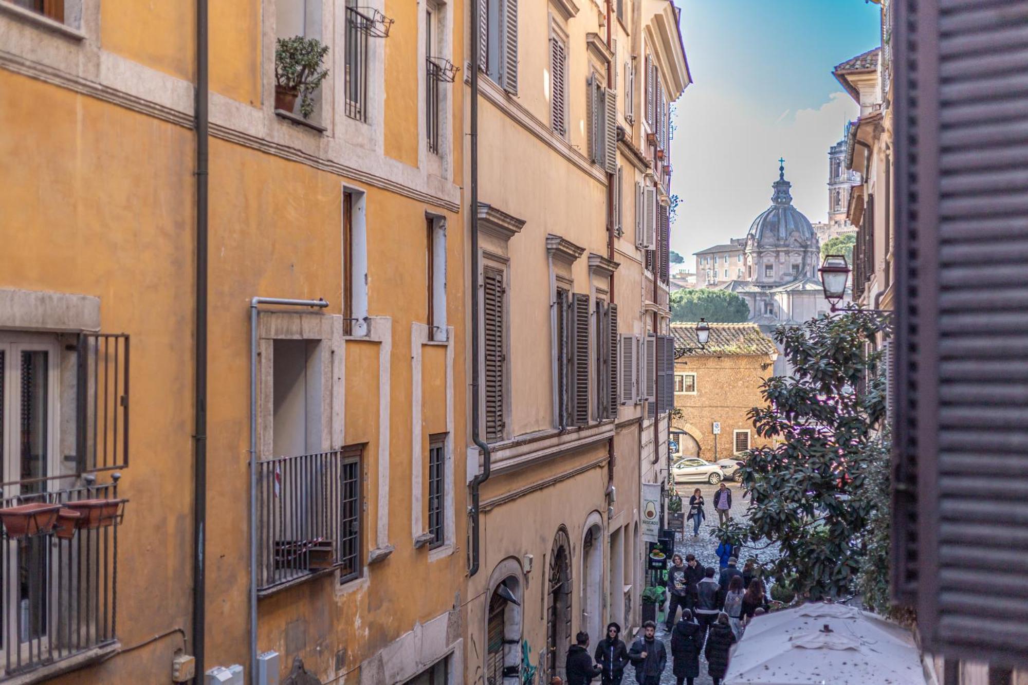 Giada - Charming At The Imperial Forums Roma