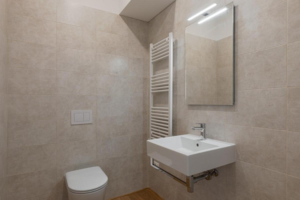 Vesta 2 * Roma