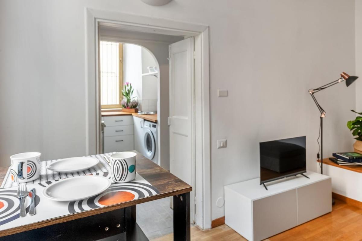 Quiet Retreat In Ancient * Roma