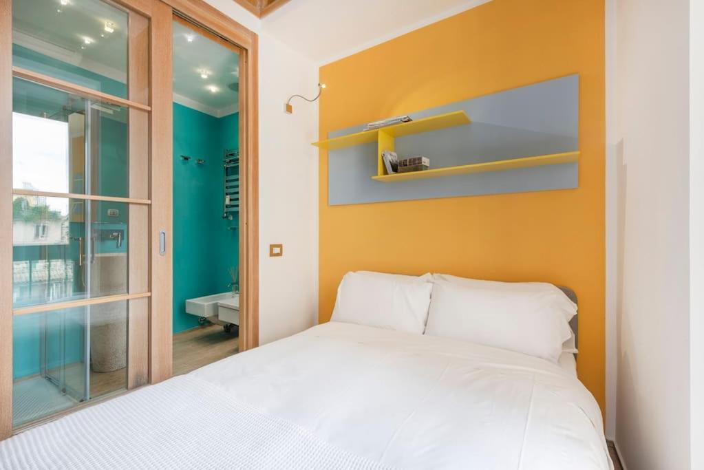 Modern Colosseum Flat Roma