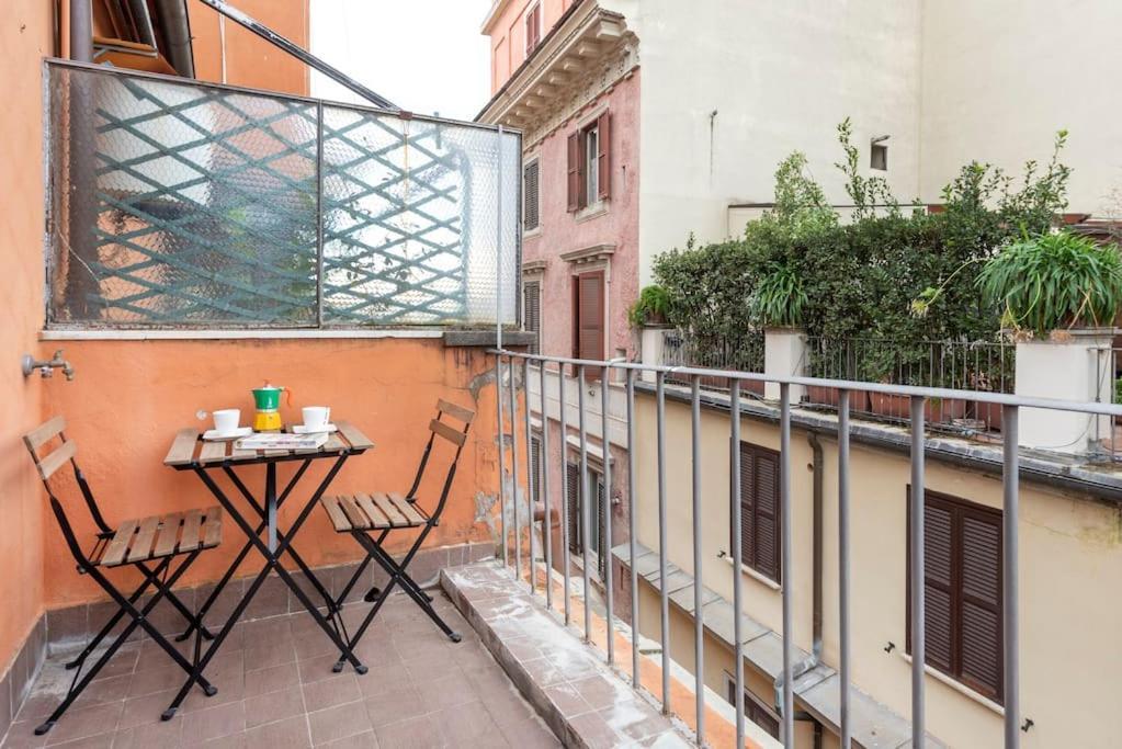 Modern Colosseum Flat Roma