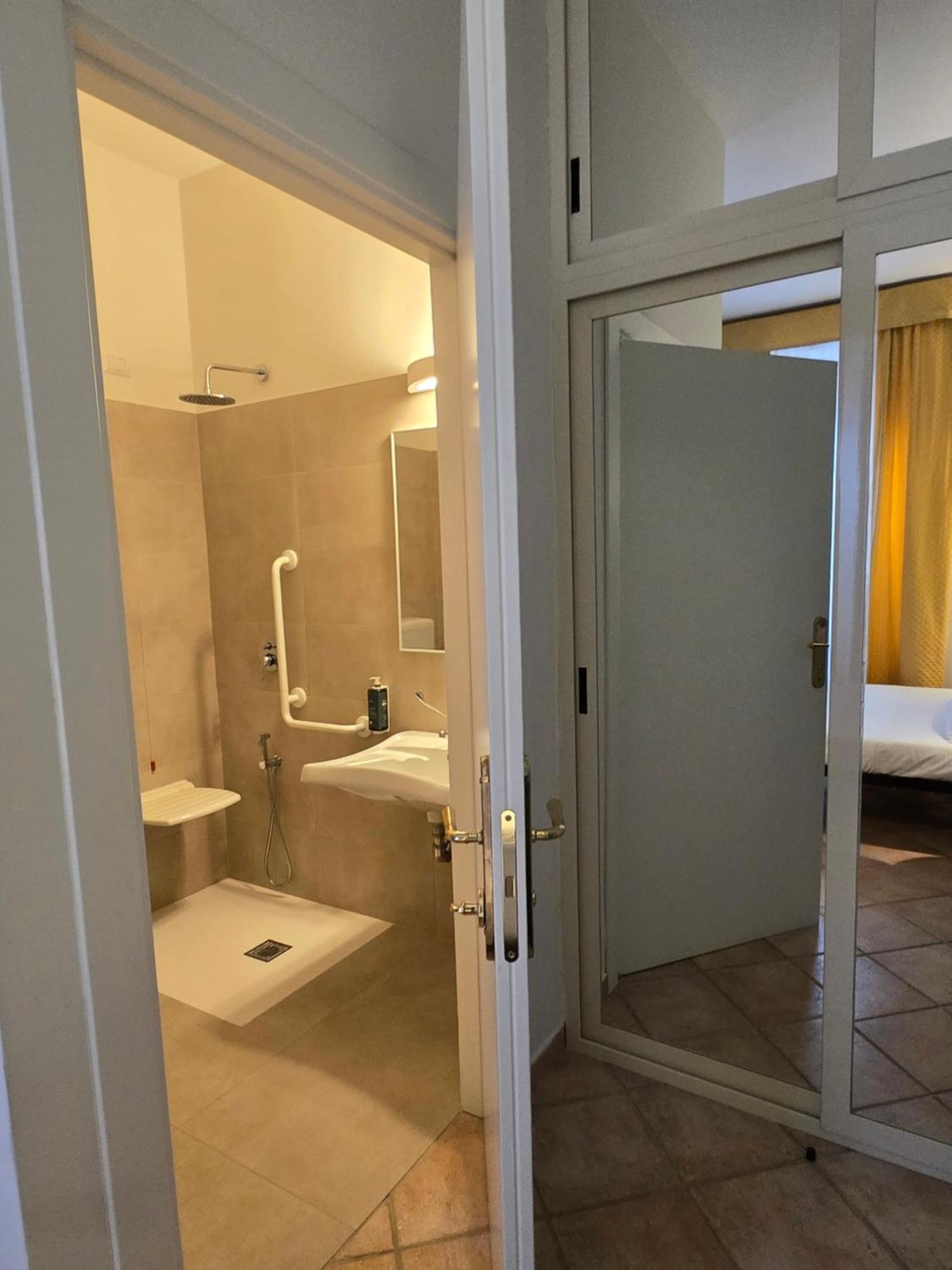 Sourire Hotel 3*