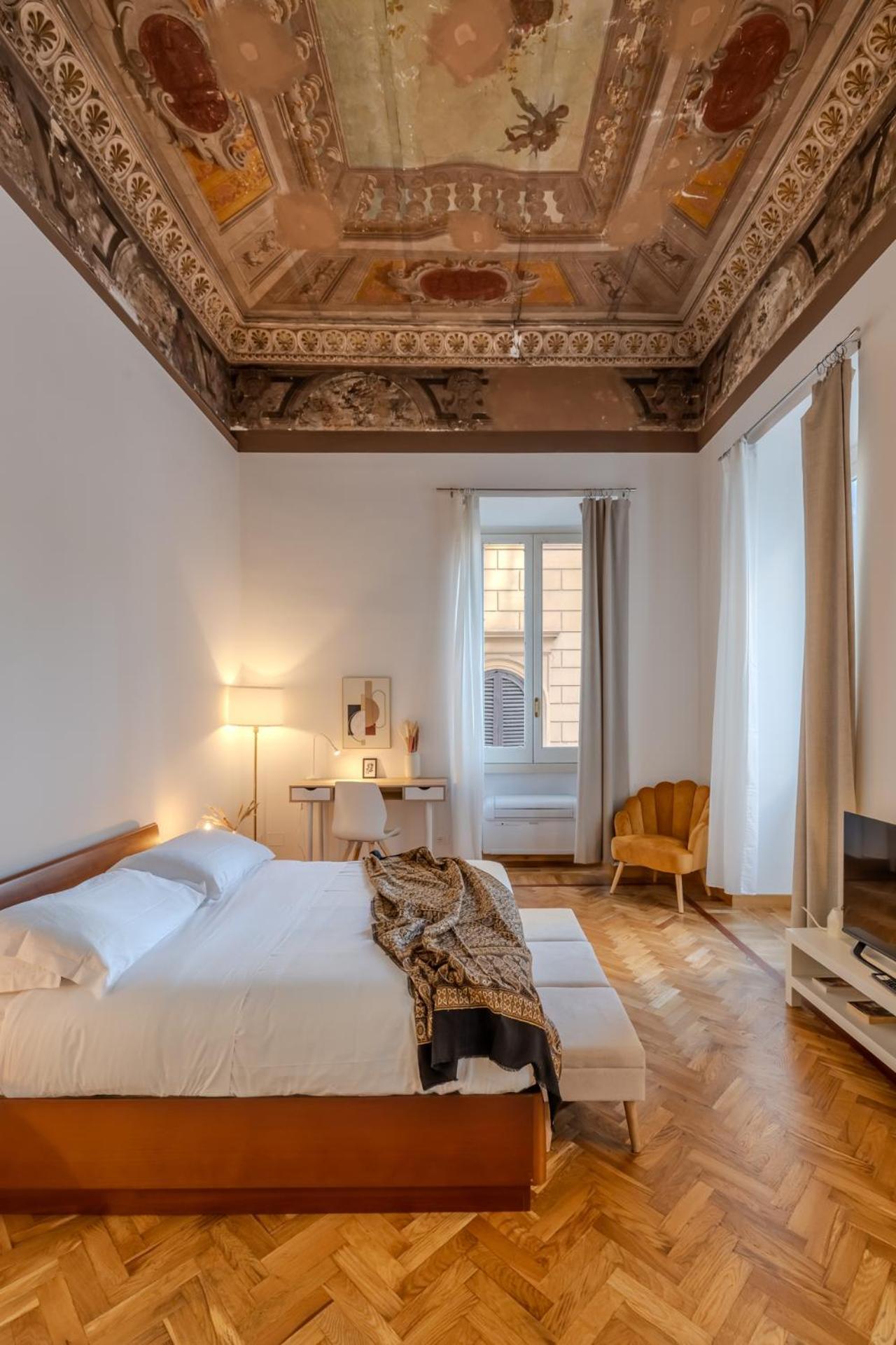 Storico In Zona Barberini * Roma