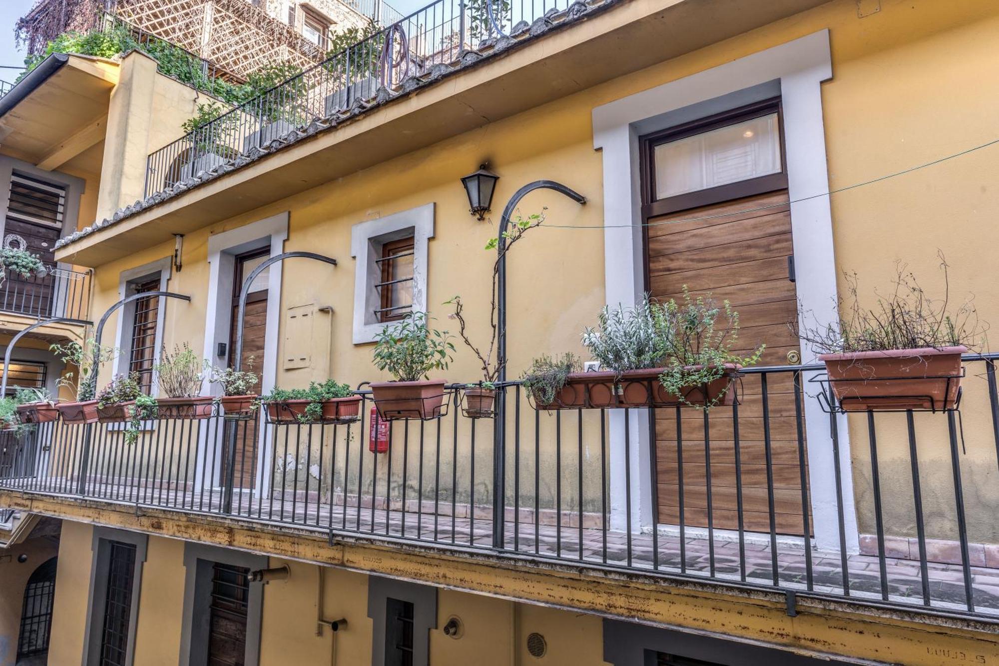 Domus Campo De Fiori Apartment *