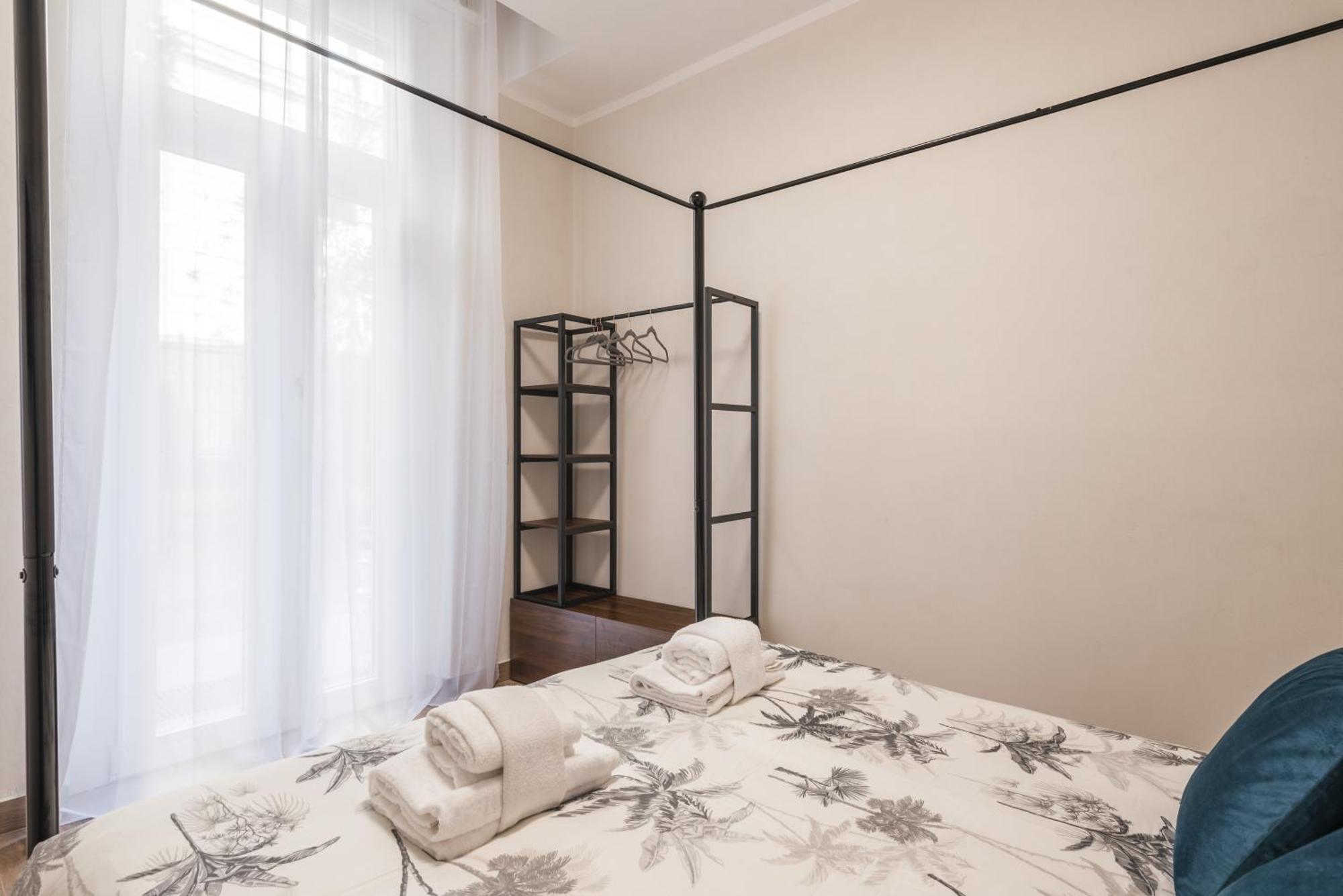 C2 Class Apartment, 2 Da Letto Con Giardino In Zona Via Veneto Distante 15 Minuti A Piedi Da Fontana Di Trevi Appartamento