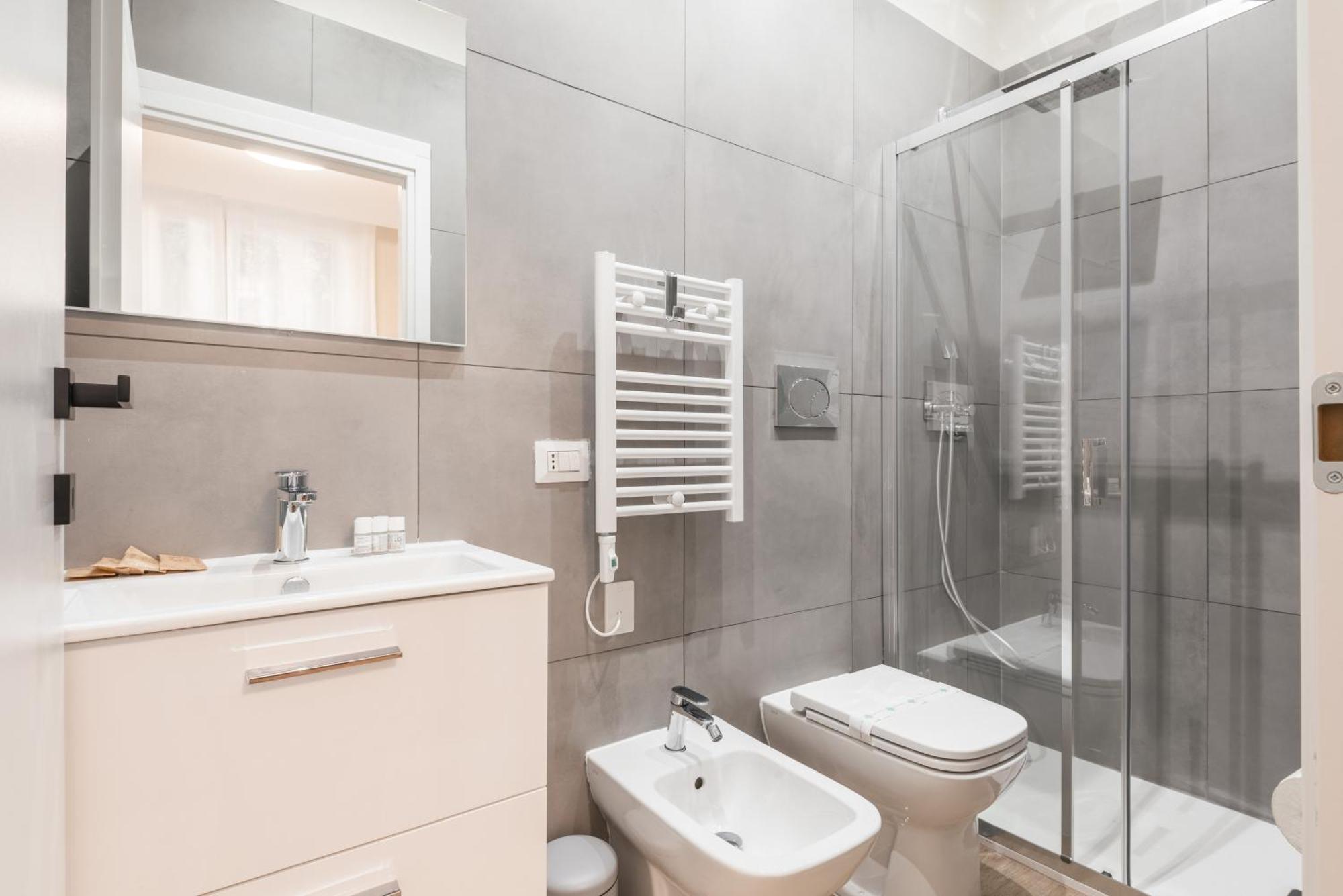 Appartamento C2 Class Apartment, 2 Da Letto Con Giardino In Zona Via Veneto Distante 15 Minuti A Piedi Da Fontana Di Trevi *
