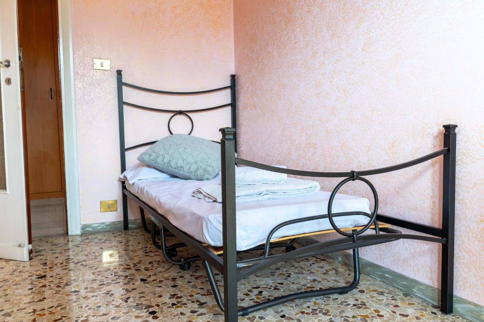 Appartamento Charme Vintage And Comfort Two Steps From Metro A Roma